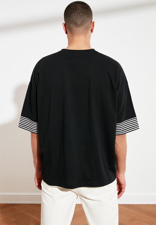 Trendyol - Stripe sleeve short sleeve tee - black