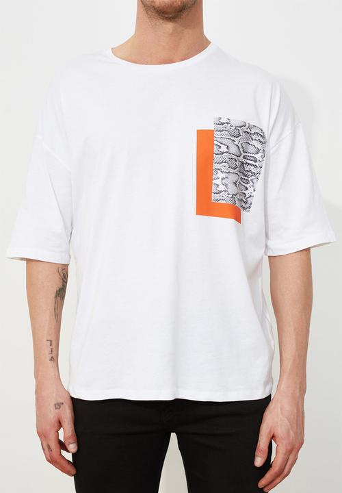 Trendyol - Chest print short sleeve tee - white