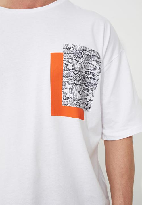Trendyol - Chest print short sleeve tee - white