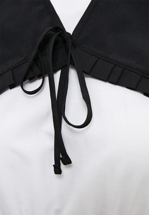 Trendyol - Peter pan collar - black