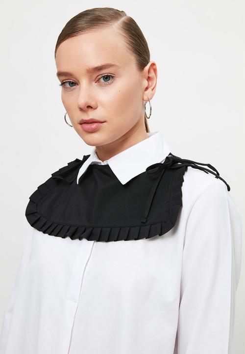 Trendyol - Peter pan collar - black