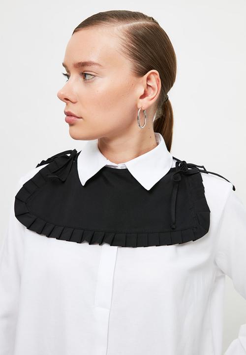Trendyol - Peter pan collar - black