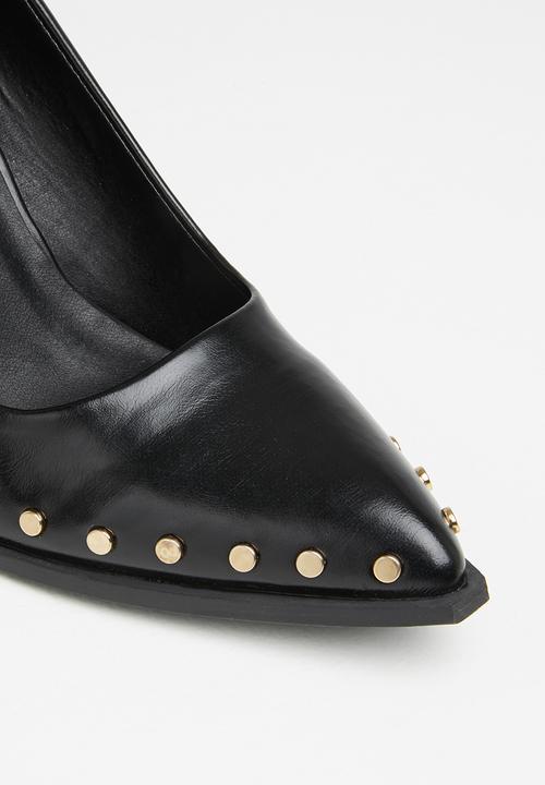 Plum - Resma studded court heel - black