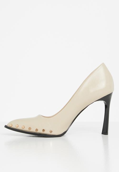 Plum - Resma studded court heel - beige