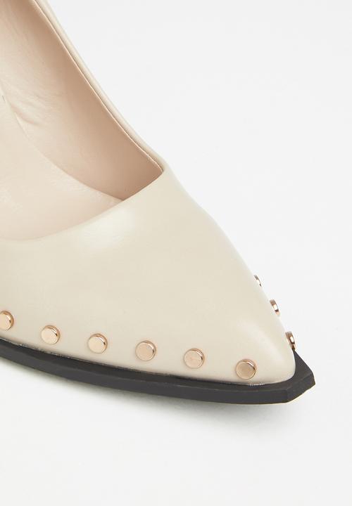 Plum - Resma studded court heel - beige