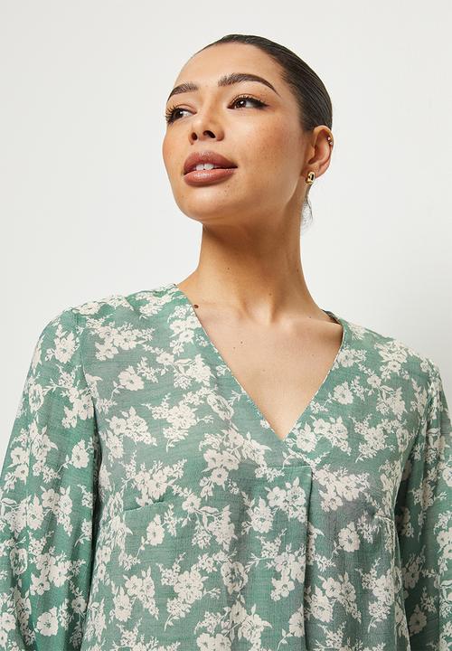 edit - Long sleeve vneck shell - sage floral