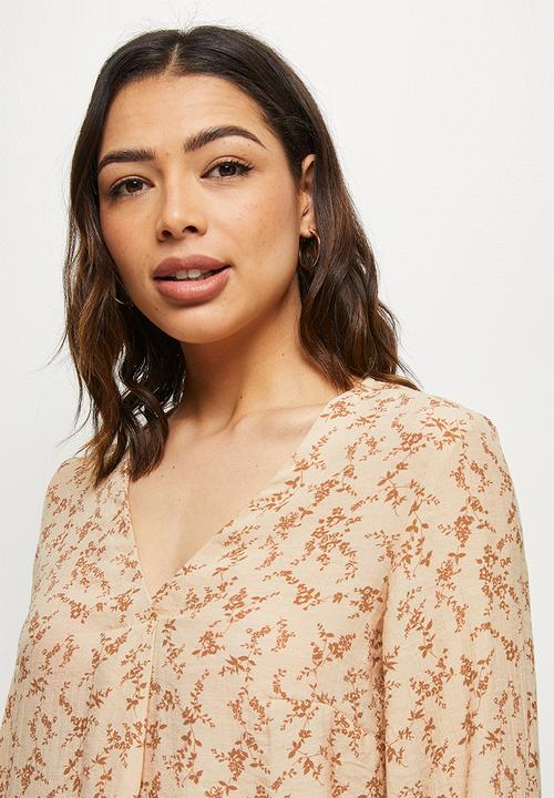 edit - Long sleeve V-neck shell - natural floral