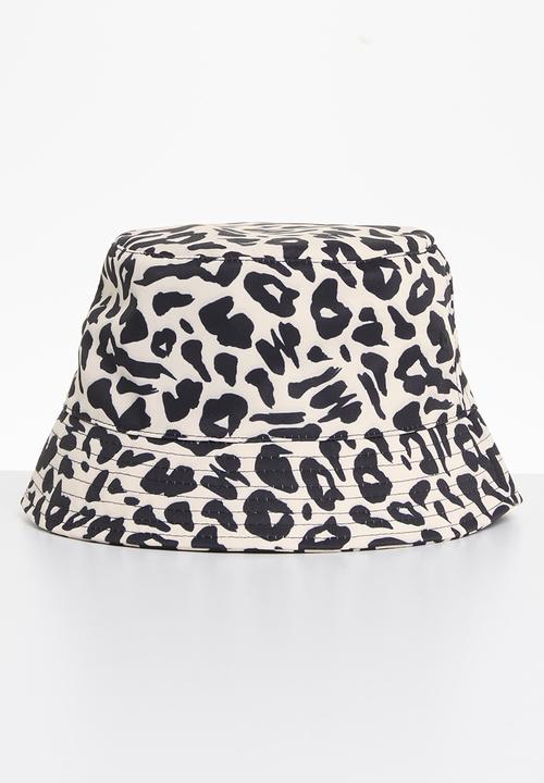 Superbalist - Leopard print bucket hat - beige & brown