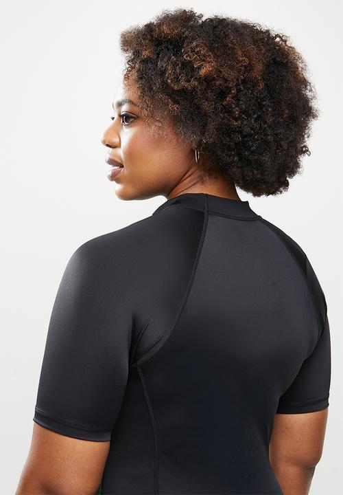 Lizzy - Plus aylin short sleeve rashie - black