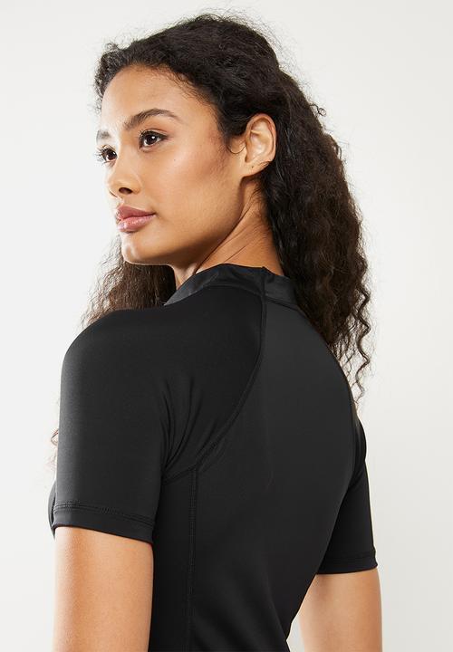 Lizzy - Aylin short sleeve rashie - black