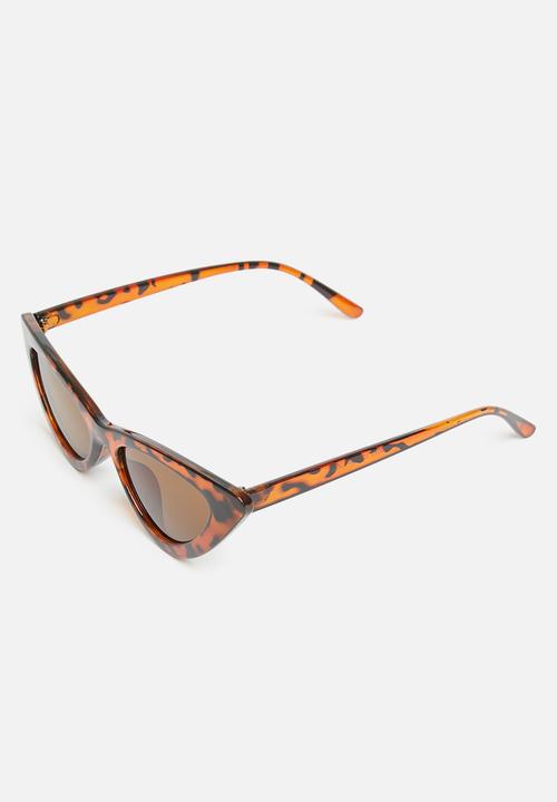 Superbalist - Kate cateye sunglasses - brown 