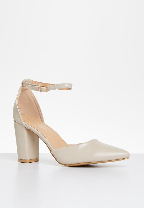 Superbalist - Risha court heel - neutral
