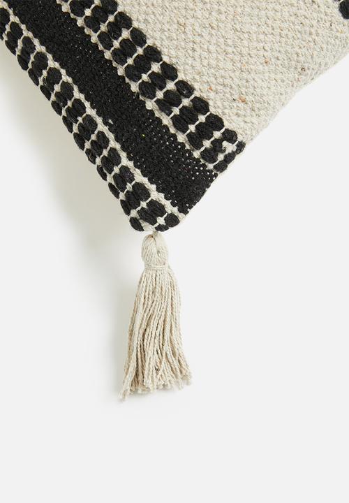H&S - Tassel striped outdoor cushion - black & beige 