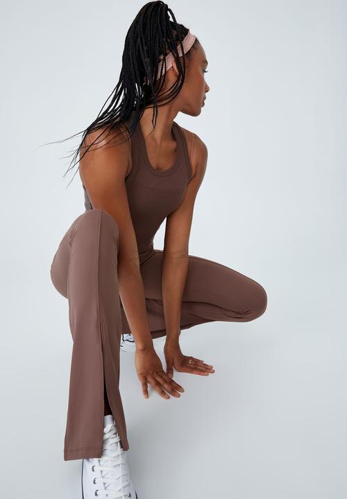 Cotton On - Highwaisted yoga flare - brownie