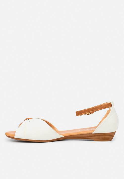 Butterfly Feet - Cardi 3 sandal - white
