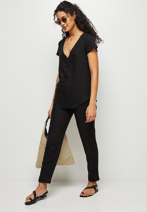 edit - Linen v-neck shell - black