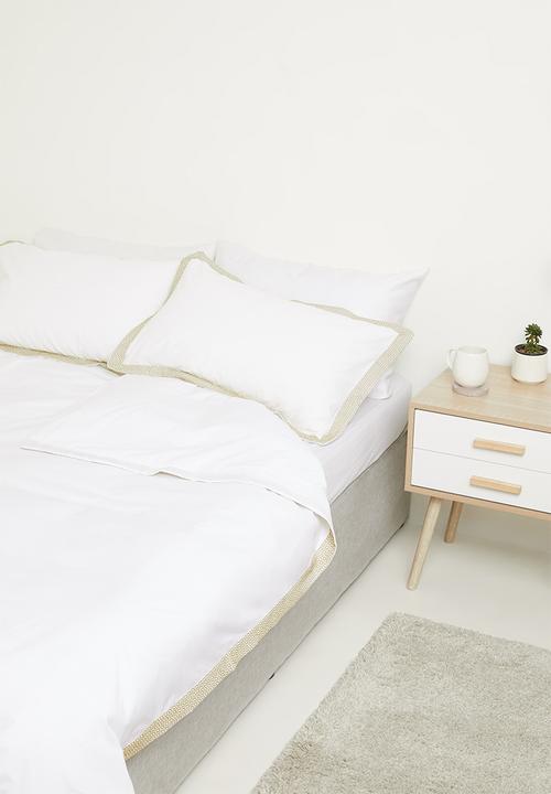 Sixth Floor - Pablo embroidered duvet set - mustard