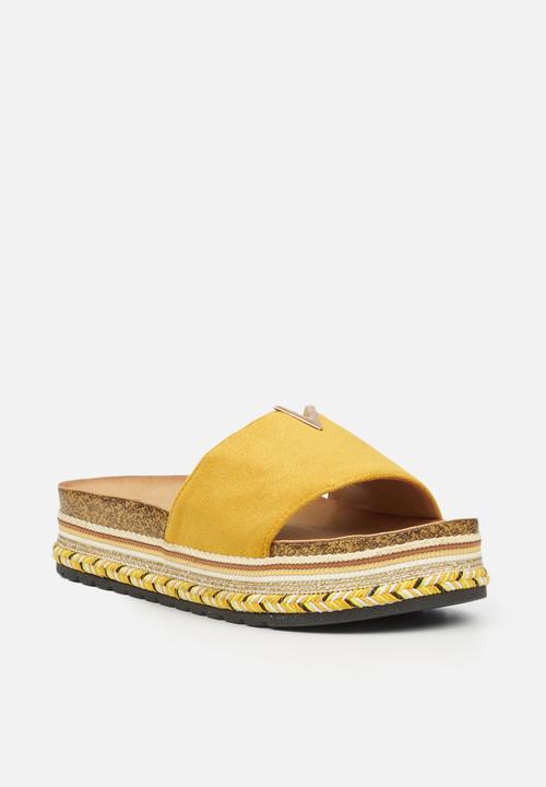 Miss Black - Prima1 flatform slide - yellow