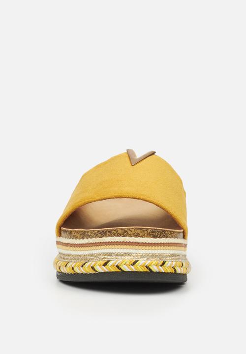 Miss Black - Prima1 flatform slide - yellow