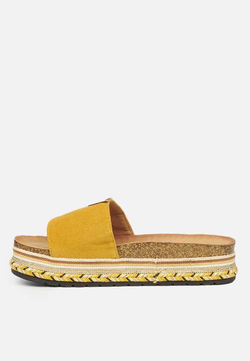 Miss Black - Prima1 flatform slide - yellow