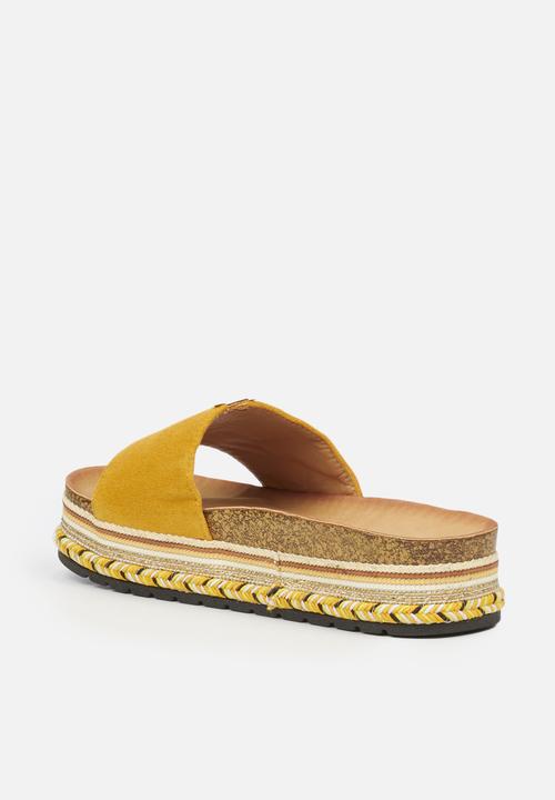 Miss Black - Prima1 flatform slide - yellow