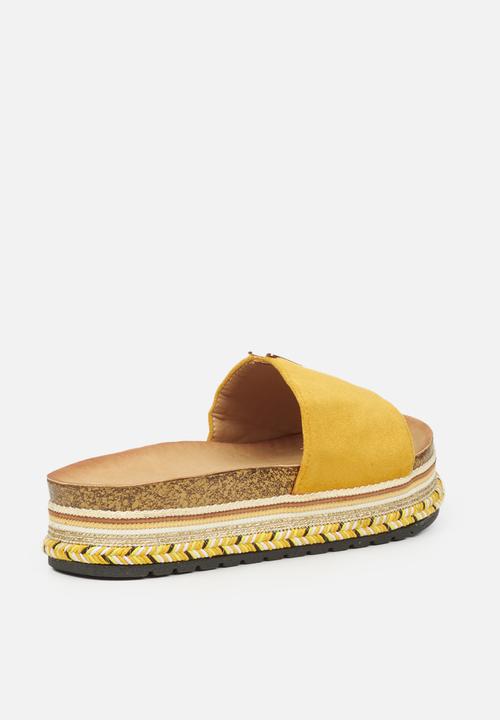 Miss Black - Prima1 flatform slide - yellow