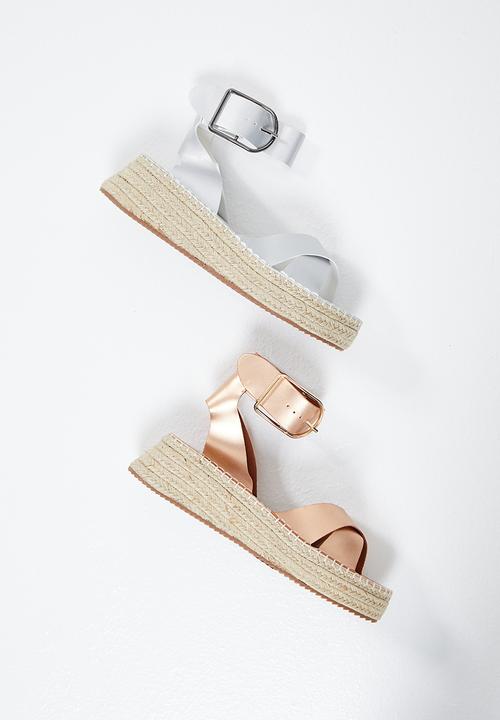 Madison® - Dineka big buckle espadrille sandal - matt rose gold