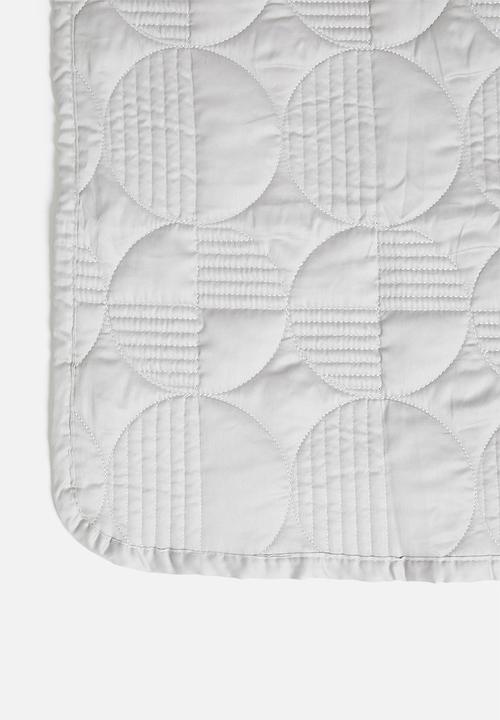 Sixth Floor - Large circle cotton quilted throw - grey