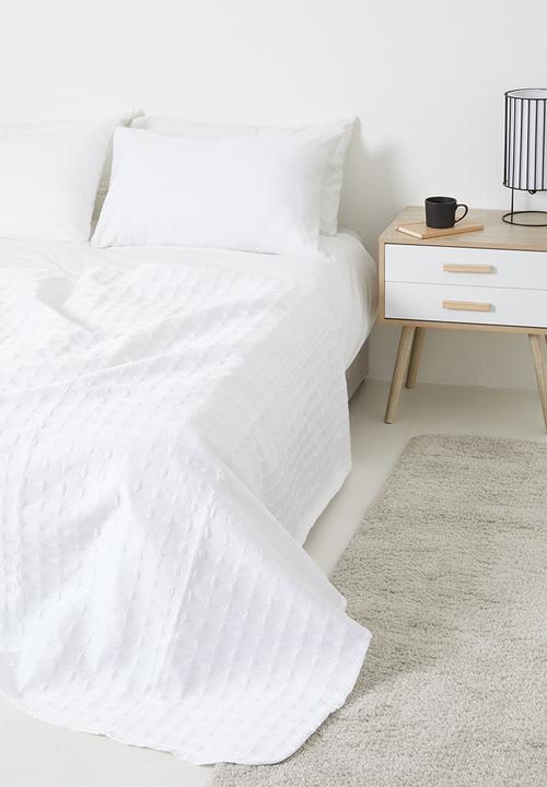 Sixth Floor - Doodle square cotton quilted throw - white