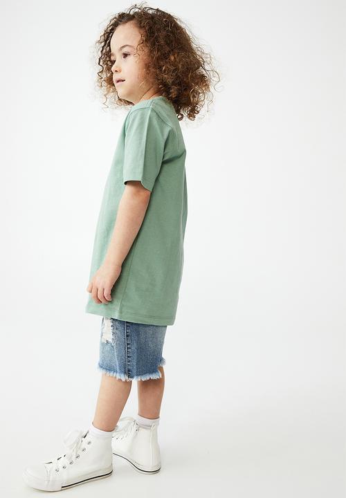 Cotton On - Max skater short sleeve tee - smashed avo/less hate more skate