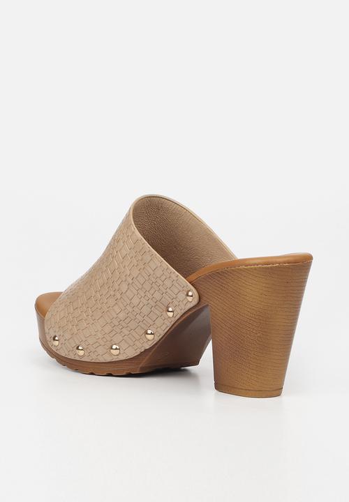 Butterfly Feet - Kayla 2 sandal clog heel - beige