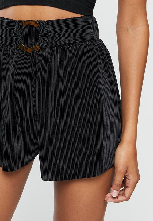 Missguided - Belt detail plisse shorts - black