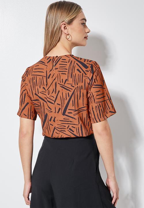 Superbalist - Printed basic woven tee - rust 