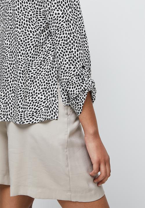 edit - Roll up sleeve notch neck blouse - minimal animal