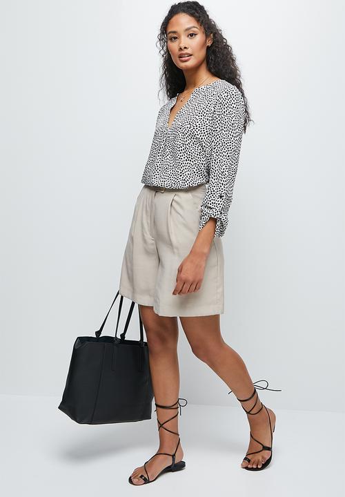 edit - Roll up sleeve notch neck blouse - minimal animal