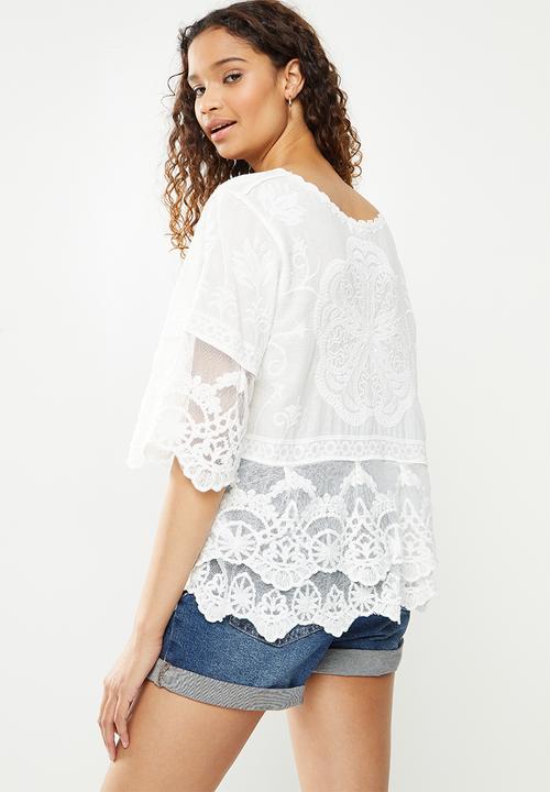 Revenge - 3/4 Sleeve embroidered blouse - white