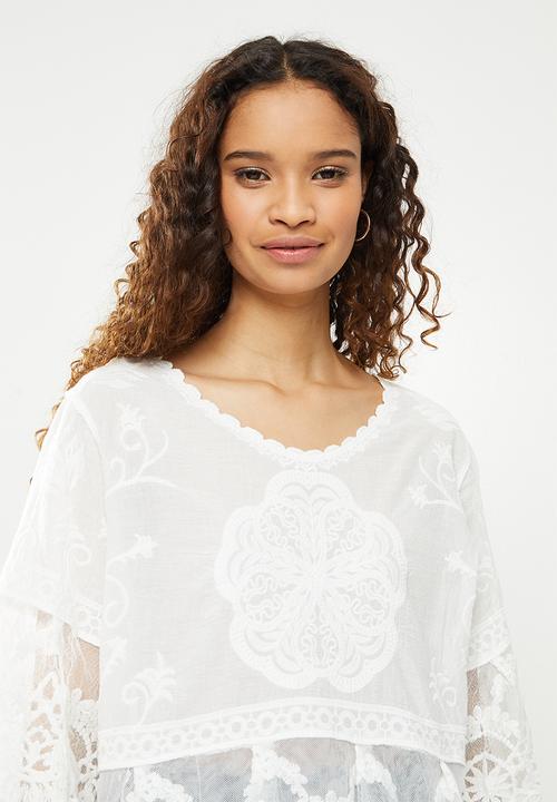 Revenge - 3/4 Sleeve embroidered blouse - white