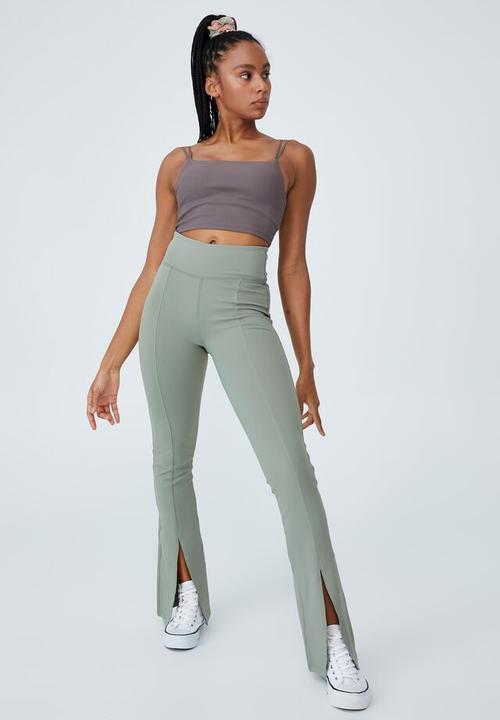 Cotton On - Highwaisted yoga flare - green haze