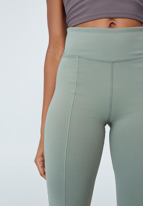 Cotton On - Highwaisted yoga flare - green haze
