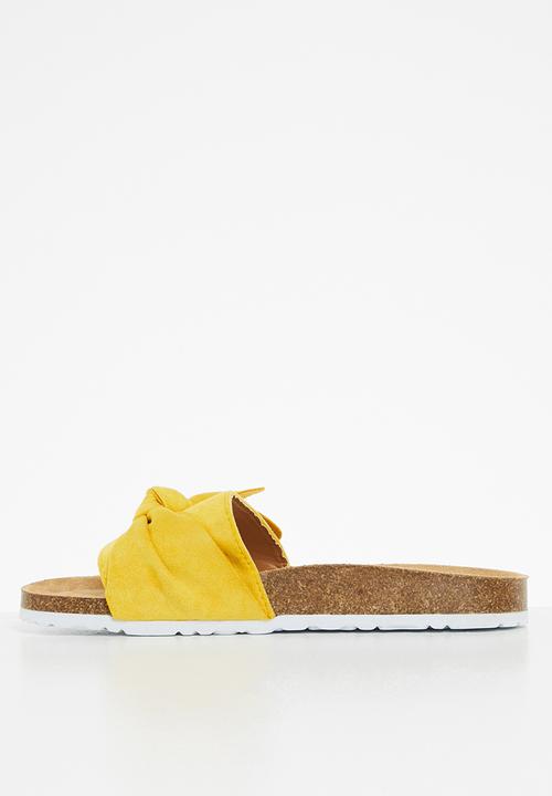 Miss Black - Burq3 slide - yellow