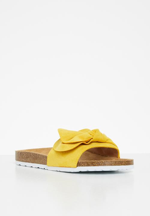 Miss Black - Burq3 slide - yellow