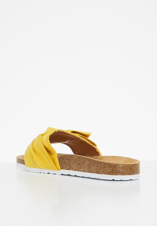 Miss Black - Burq3 slide - yellow
