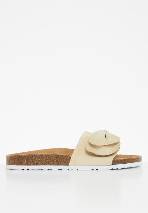 Miss Black - Burq3 slide - neutral