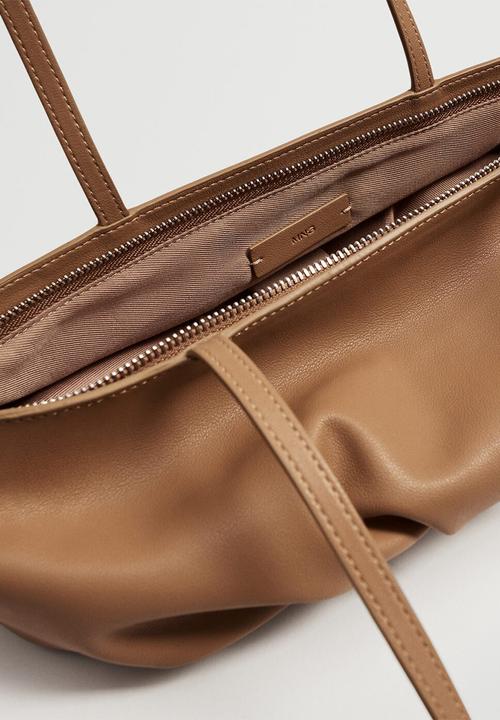 MANGO - Ruched baguette bag - caramel
