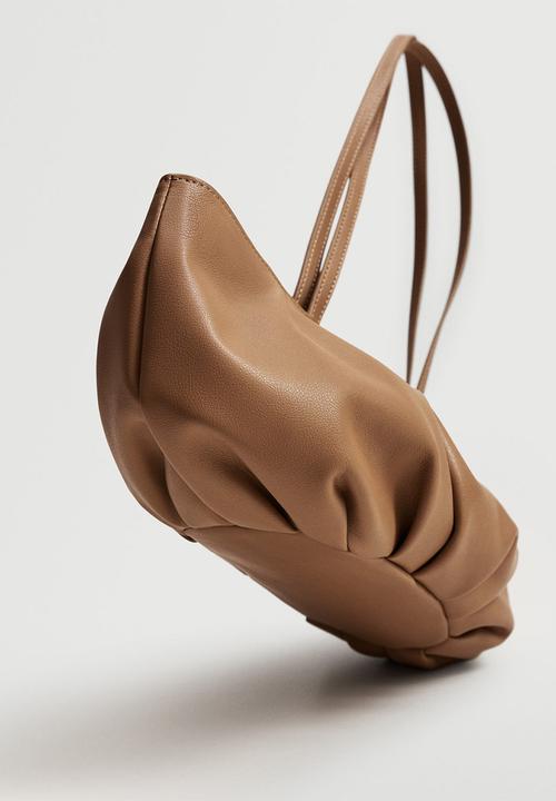 MANGO - Ruched baguette bag - caramel