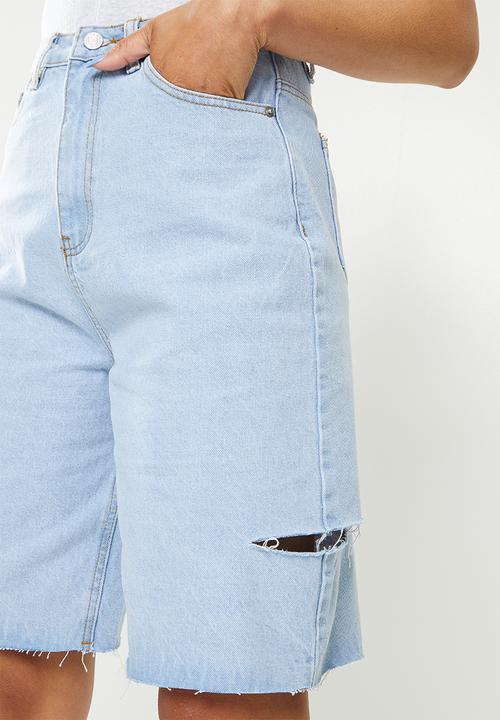 Missguided - Full longer length raw hem ripped short - light blue