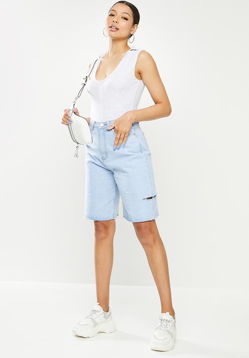 Missguided - Full longer length raw hem ripped short - light blue