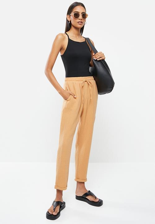 Me&B - Spaghetti binding cami - black