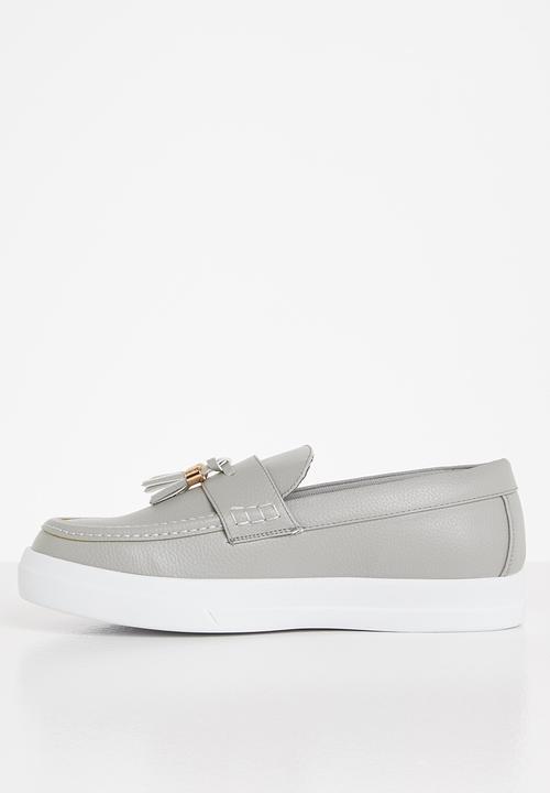 Jonathan D - J tassel - grey