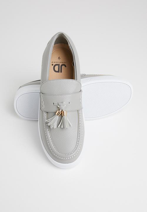 Jonathan D - J tassel - grey